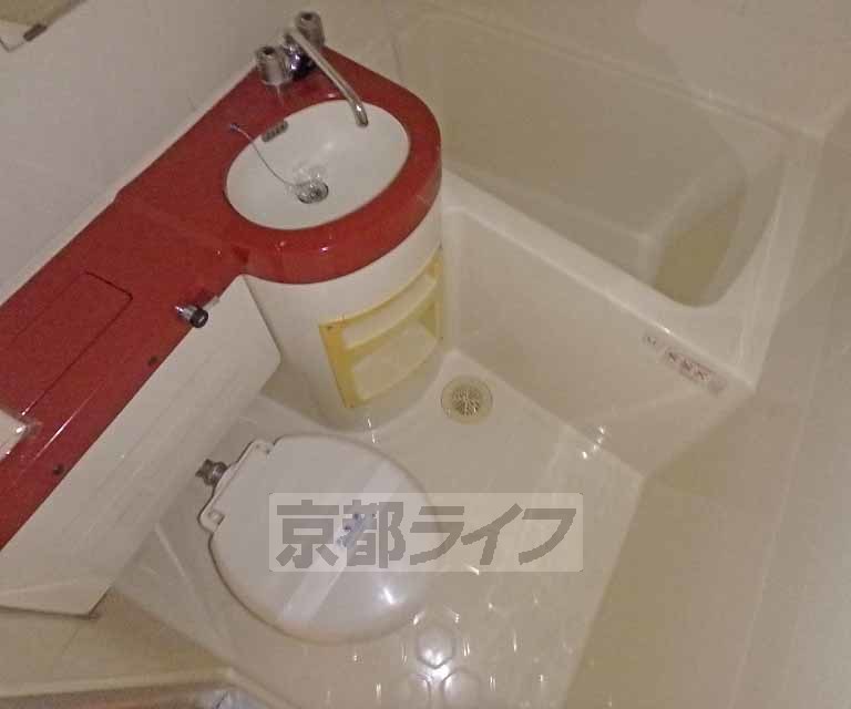 バス・シャワールーム　３点ユニットバスです。