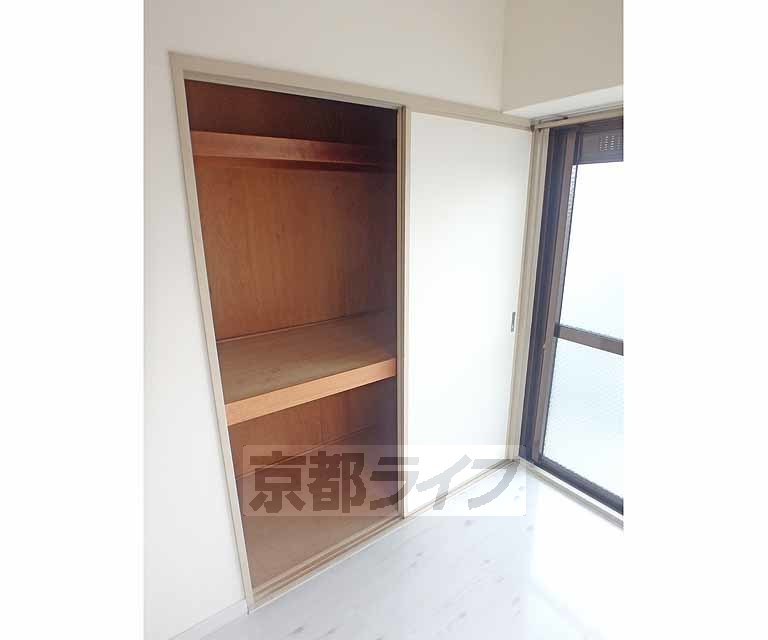 収納　押入れタイプの収納です。