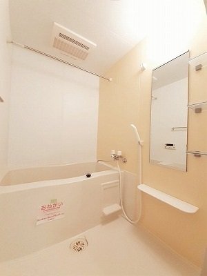 バス・シャワールーム　落ち着いた空間のお風呂です