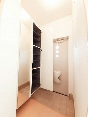 玄関　収納もある玄関です