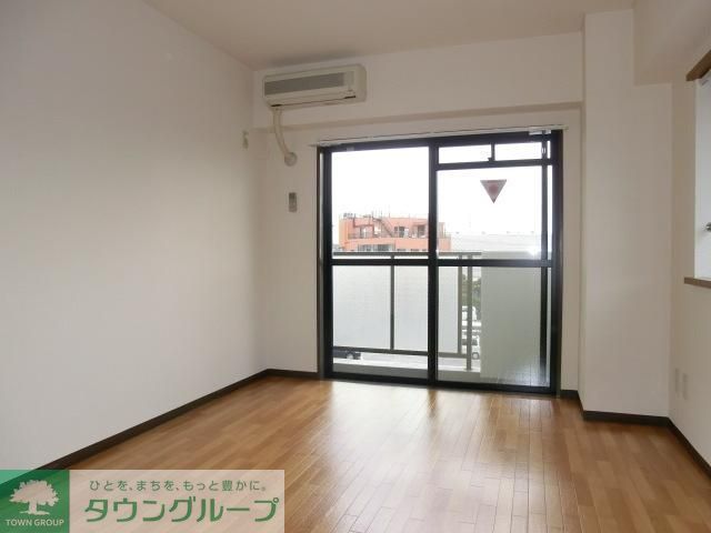 居室・リビング　日当たりの良いお部屋です