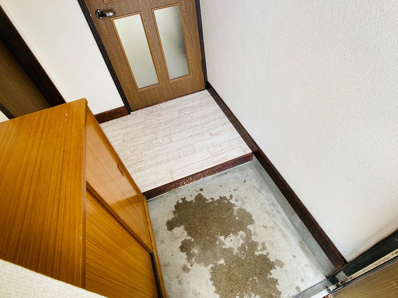 玄関　1-1号室参照