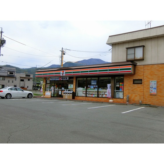 コンビニ　セブンイレブン上山田店（コンビニ）まで654m