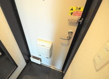 玄関　現状優先です。