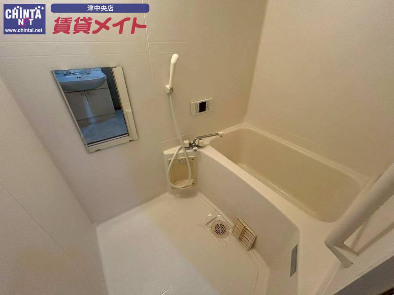 バス・シャワールーム　同物件別部屋のお写真です。