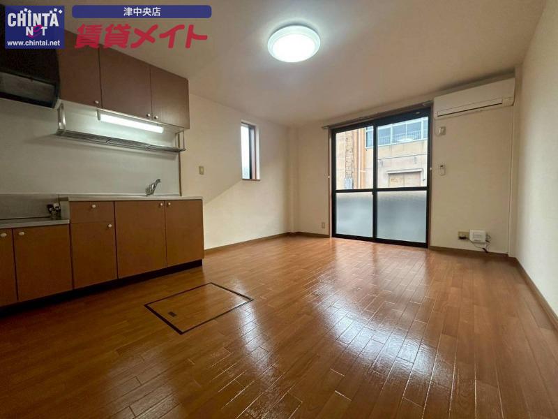 居室・リビング　同物件別部屋のお写真です。