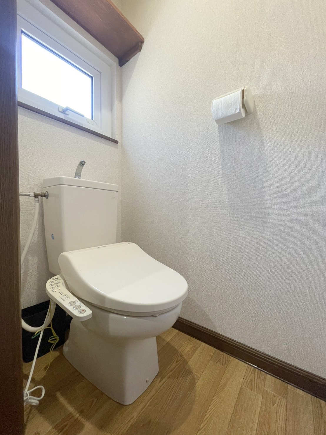 トイレ　嬉しいウォシュレット付きのトイレ！便座温かいですよ♪