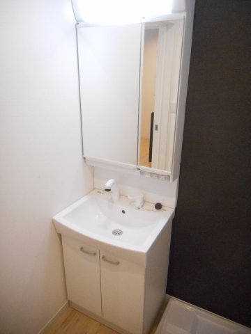 洗面設備　独立洗面台で身支度をすべて済ませてしまいましょう