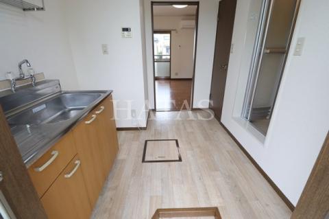 玄関　同物件別部屋です。