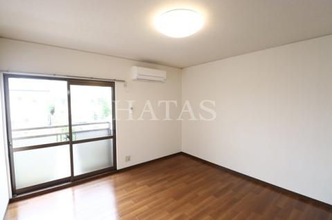 居室・リビング　同物件別部屋です。