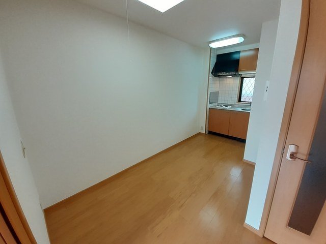 居室・リビング　こちらの居間で趣味の時間をお楽しみください