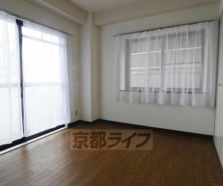 居室・リビング　落ち着いた雰囲気のお部屋です