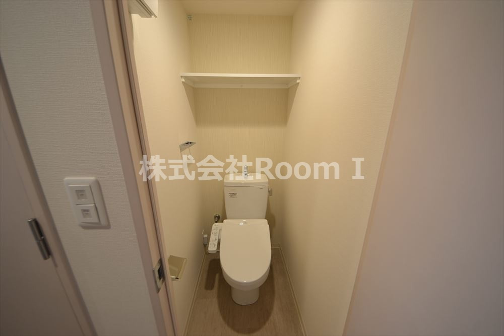 トイレ　落ち着いた色調のトイレです