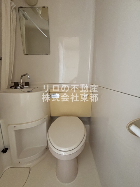 トイレ　白基調で清潔感のあるトイレです♪