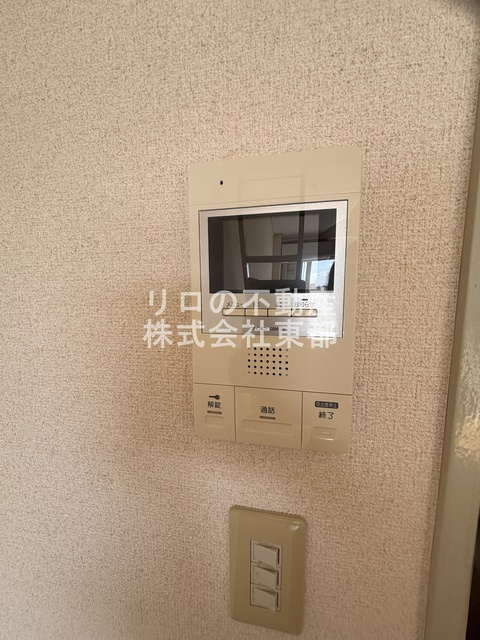セキュリティ　来訪者の姿を確認できるＴＶモニター付インターホン設置済です！