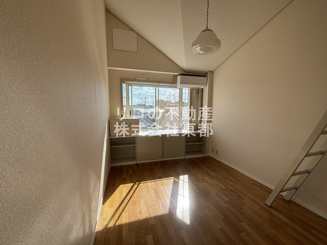 居室・リビング　上品に仕上がった明るい室内空間です！