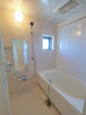バス・シャワールーム　追炊きと乾燥機付きの大きなお風呂