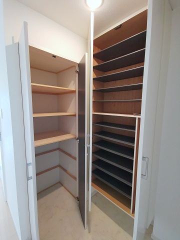 玄関　大容量シューズボックスと玄関収納