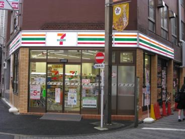 コンビニ　セブンイレブン駒込さつき通り店（コンビニ）まで240m