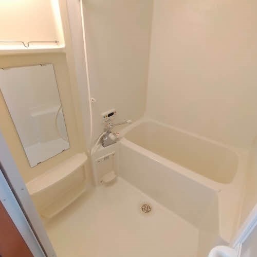 バス・シャワールーム　追い焚き機能付きお風呂です