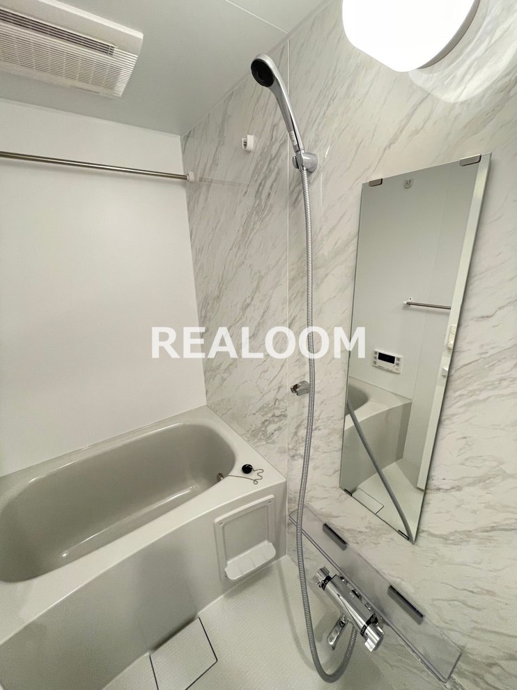 バス・シャワールーム　写真と現況が異なる場合は現況を優先いたします。