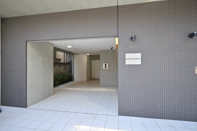 エントランス　落ち着いたエントランスです