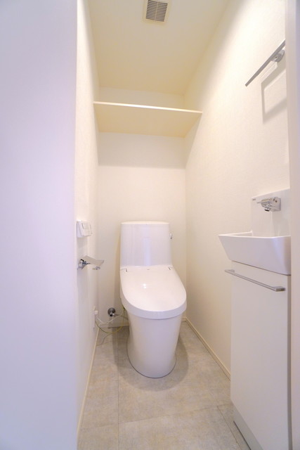 トイレ　※写真は同タイプ住戸です。