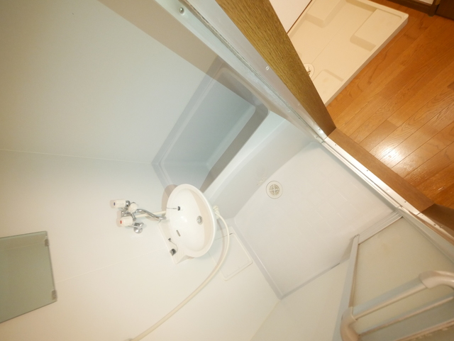 バス・シャワールーム　★深さのあるお風呂で肩までつかれますね★