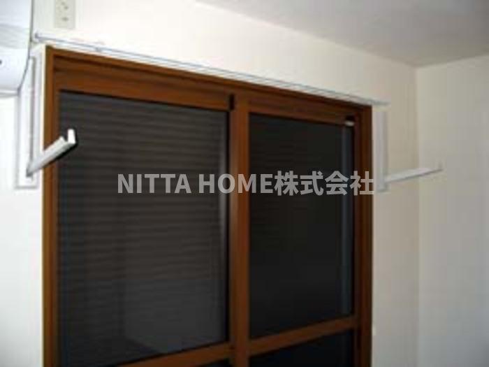 居室・リビング　室内物干しが可能です＊バルコニーもついています◎