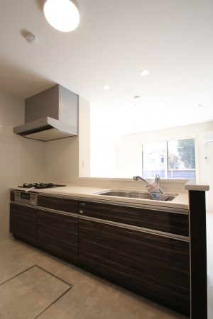 キッチン　システムキッチン※別号室の参考写真になります。