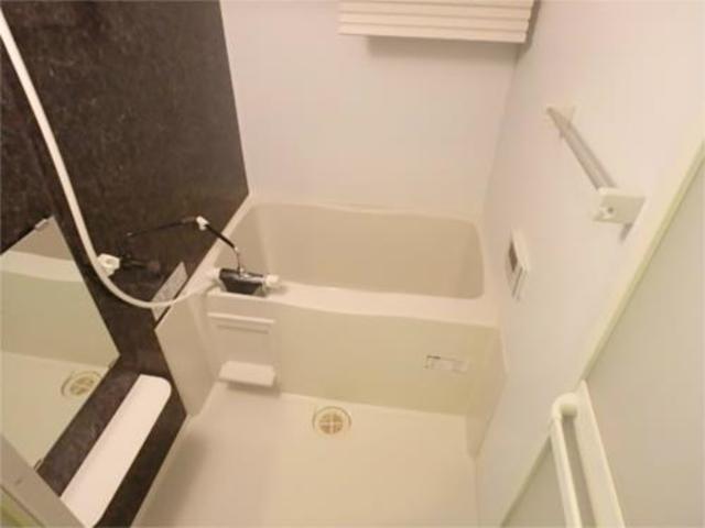 バス・シャワールーム　浴室乾燥機付きバスルームです