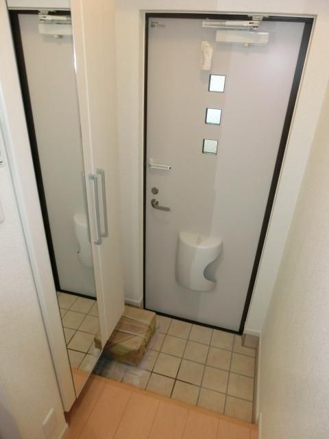 玄関　※別号室参考写真です