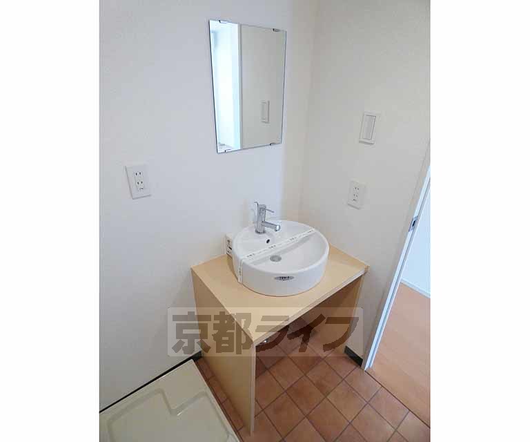 洗面設備　きれいな洗面台です。