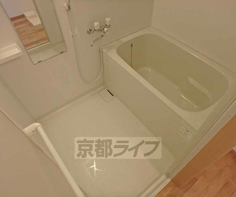 バス・シャワールーム　完全独立バス。』シャンプー置きも付いてます