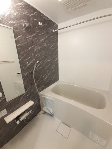 バス・シャワールーム　落ち着いた空間のお風呂です