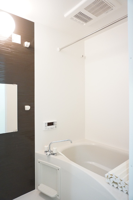 バス・シャワールーム　追焚と浴室乾燥機付き※同タイプ参考写真