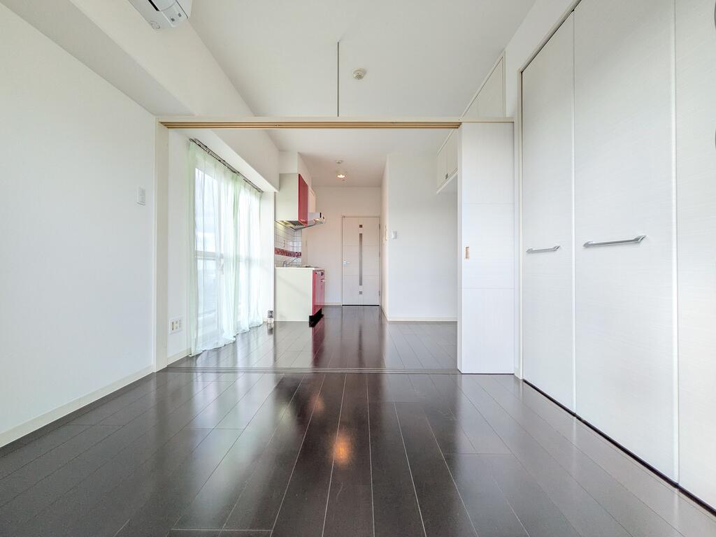 居室・リビング　★ダイニングキッチン６．8帖☆上部収納ございます(^▽^)★