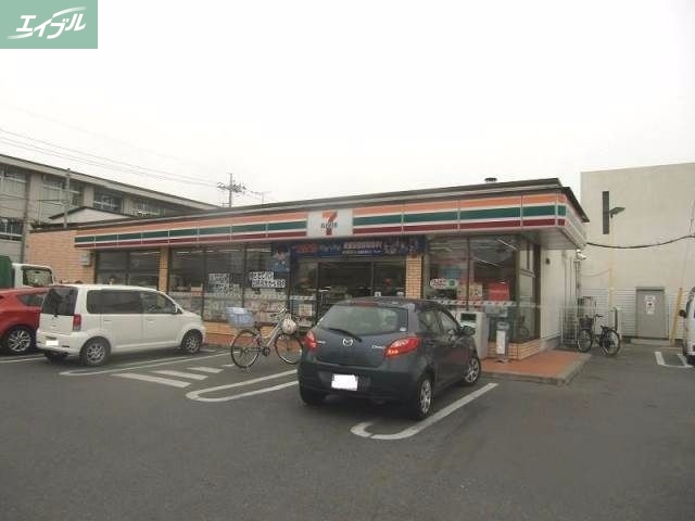 コンビニ　セブンイレブン岡山内山下1丁目店（コンビニ）まで130m