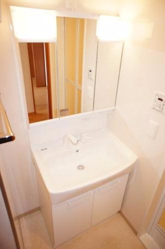 洗面設備　スペースが確保できる洗面所です