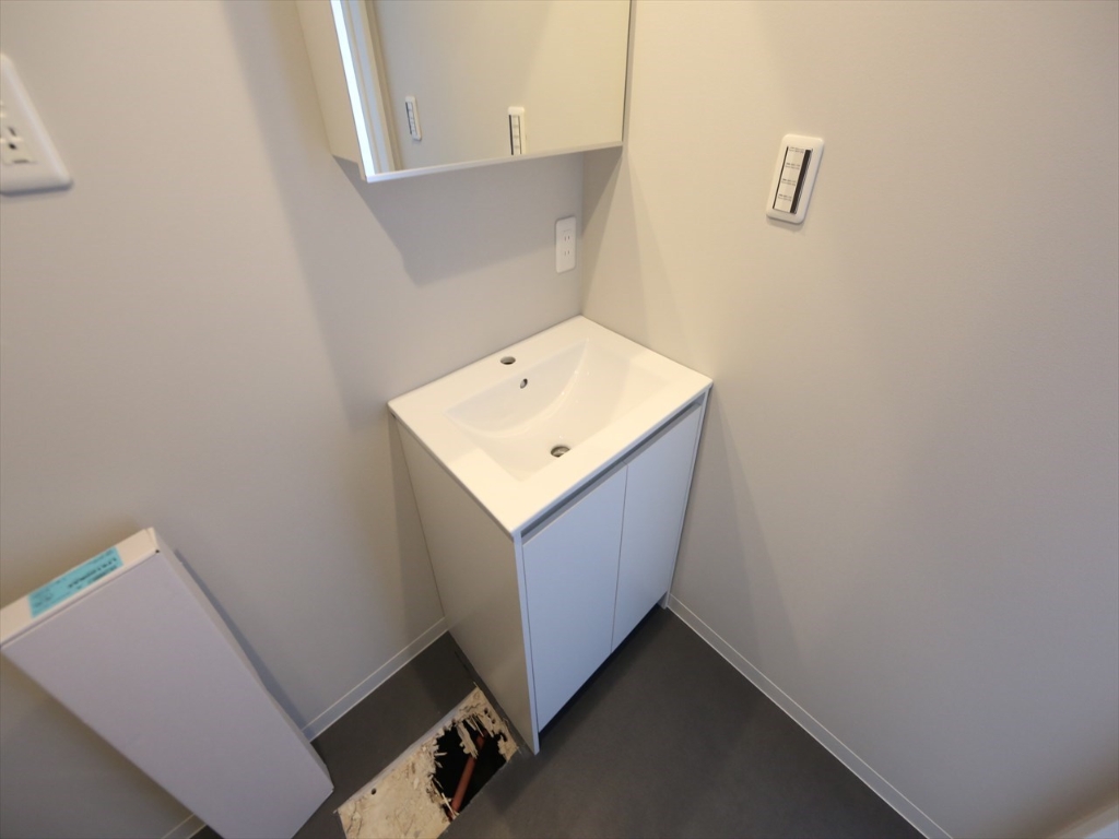 洗面設備　脱衣所　独立洗面台（シャンプードレッサー）洗濯機用意できます