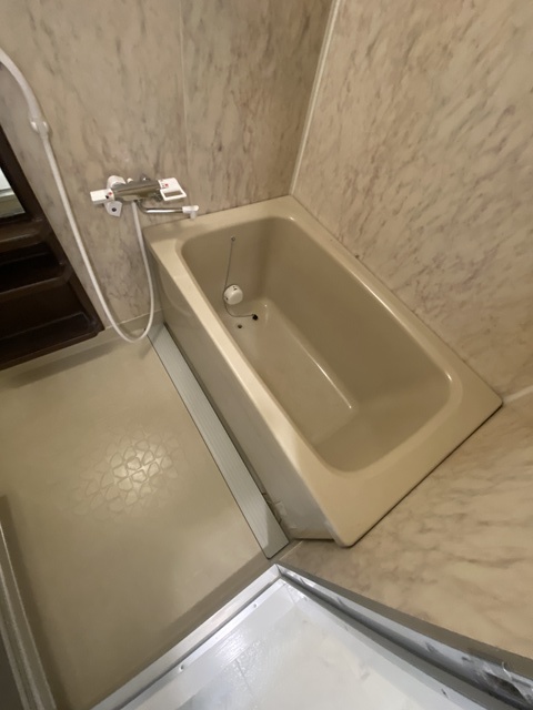 バス・シャワールーム　自動湯貼り、さし湯機能完備でお湯貼りもボタン一つで楽チン。