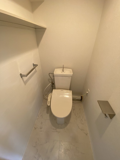 トイレ　トイレのスペースってなんでこんなに落ち着くんでしょう。