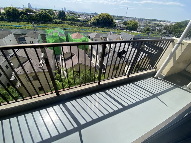 バルコニー　お子様がいると洗濯物も多くなりますよね。このバルコニーなら心