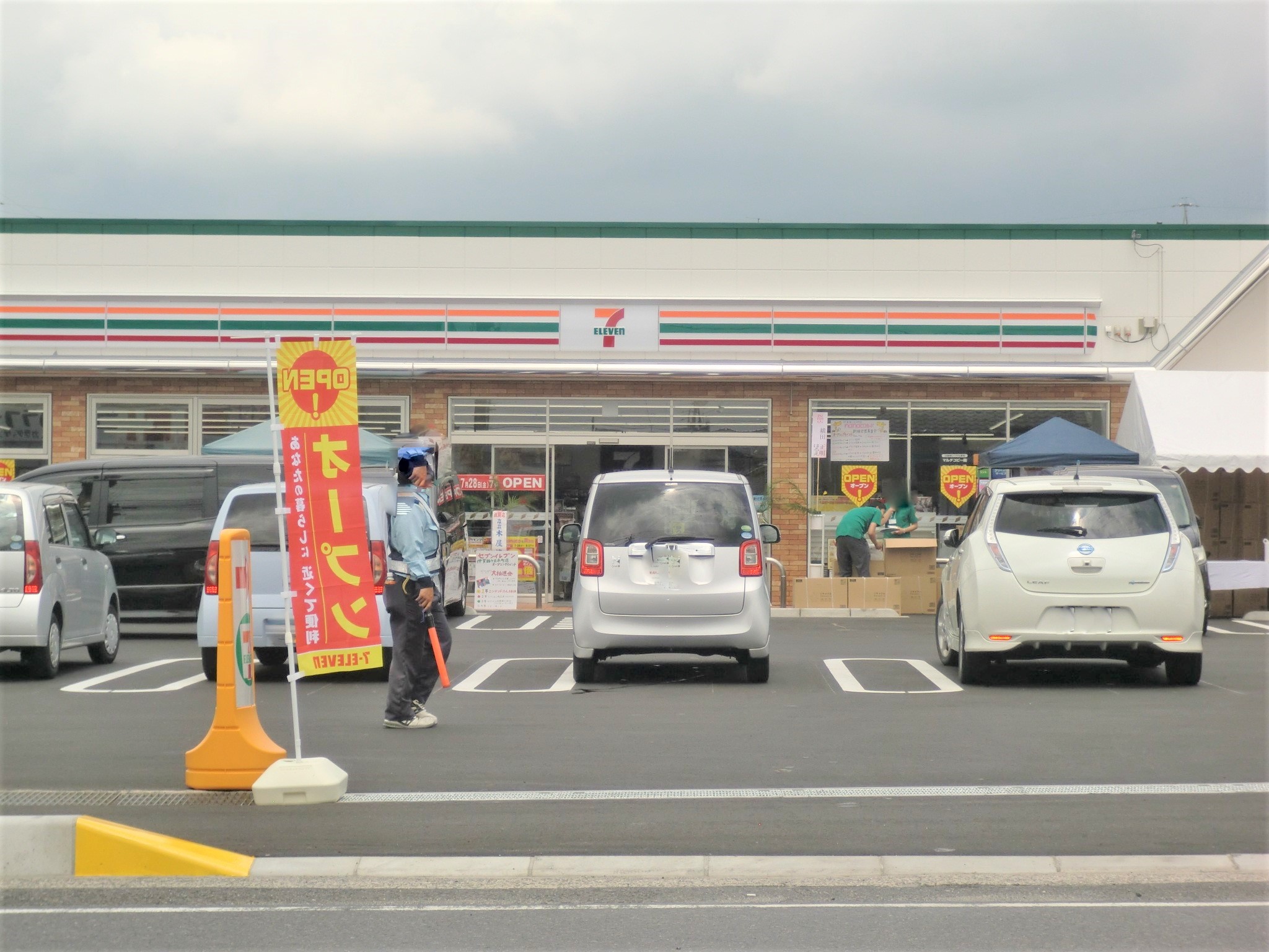 コンビニ　セブンイレブン伊賀緑ケ丘本町店（コンビニ）まで439m