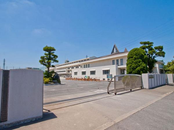 中学校　松戸市立小金北中学校（中学校）まで579m