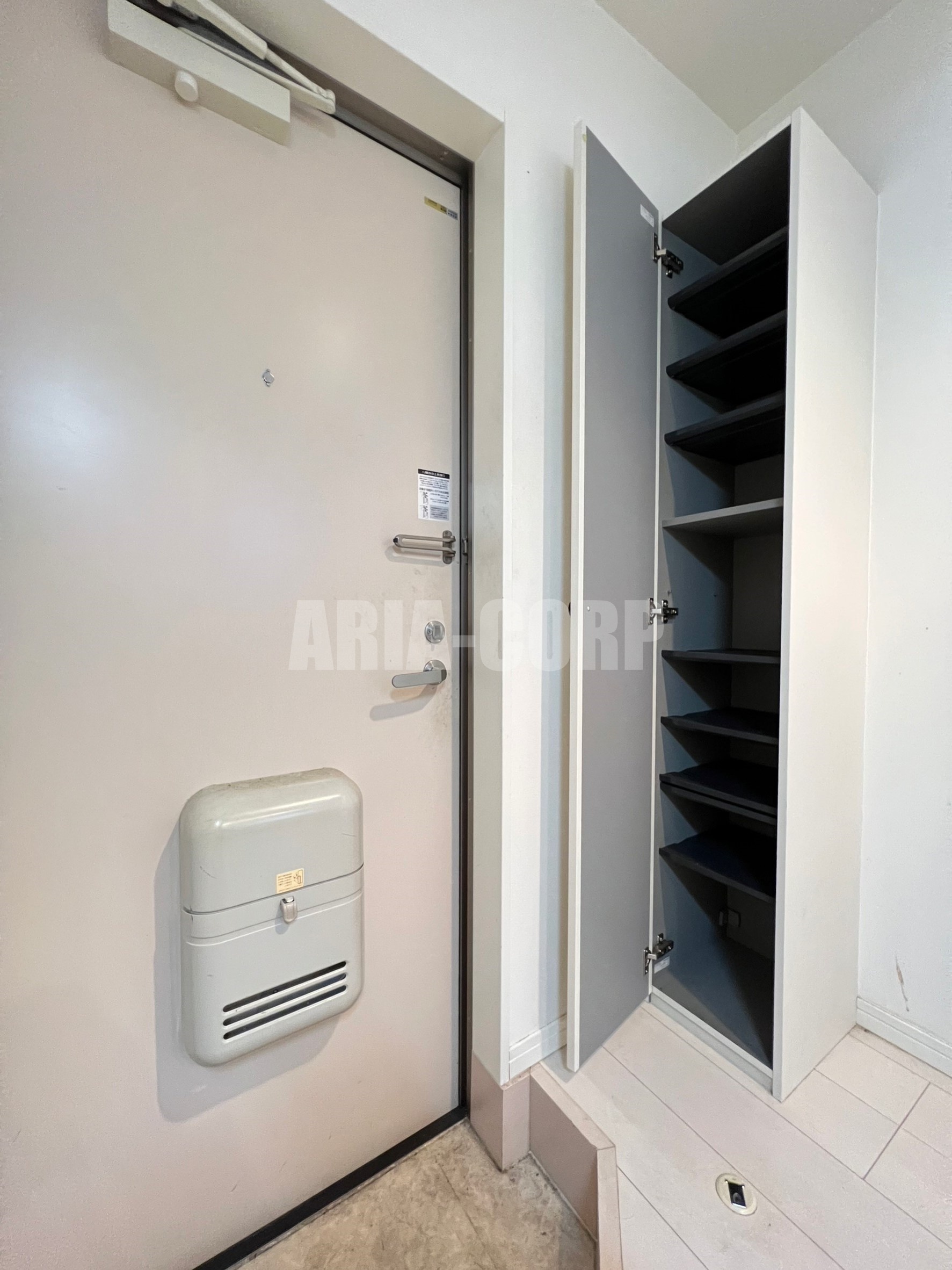 玄関　スリムなシューズボックス♪