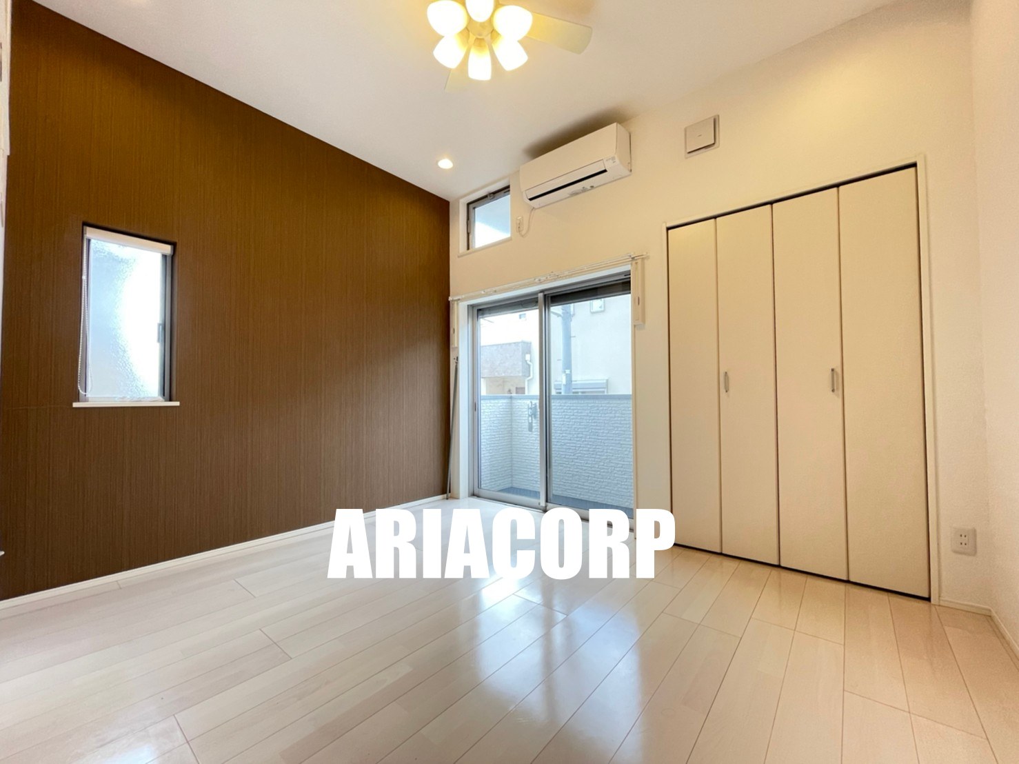 居室・リビング　天井高のある開放的な空間！デザイナーズ仕様でお洒落な室内！