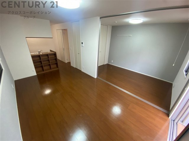 居室・リビング　エアコン付きで快適に過ごせます♪