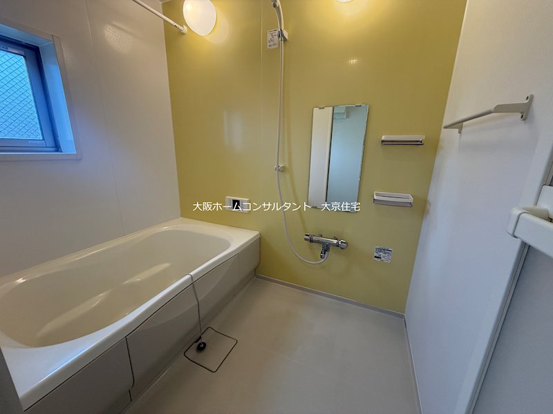 バス・シャワールーム　102号室お風呂：イエロー