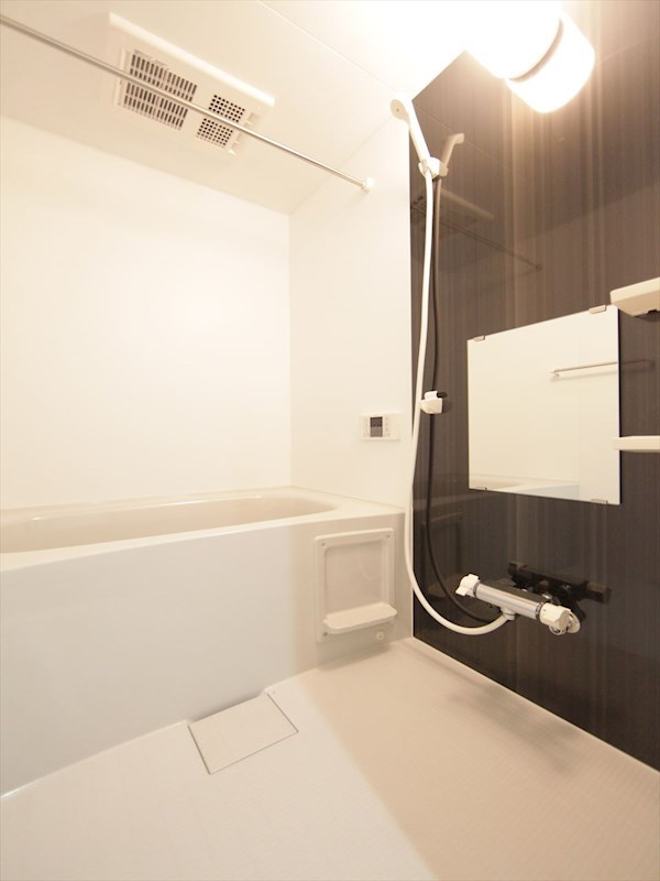バス・シャワールーム　浴室暖房乾燥機付　追い焚き機能付お風呂　同仕様写真